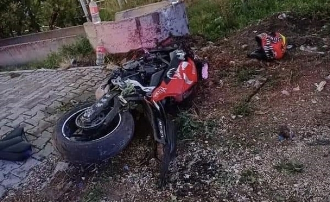 Annesine sürpriz yapmak için yola çıktı, kazada hayatını kaybetti Annesine sürpriz yapmak için yola çıktı, kazada hayatını kaybetti