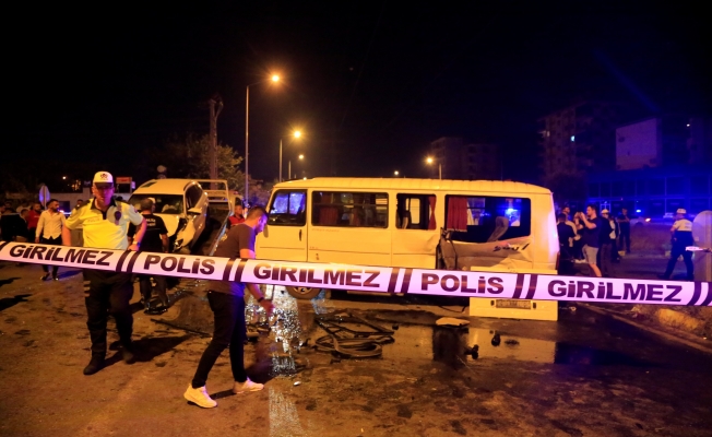 Antalya'da düğün dönüşü 22 kişinin yaralandığı feci kazada acı haber Antalya'da düğün dönüşü 22 kişinin yaralandığı feci kazada acı haber