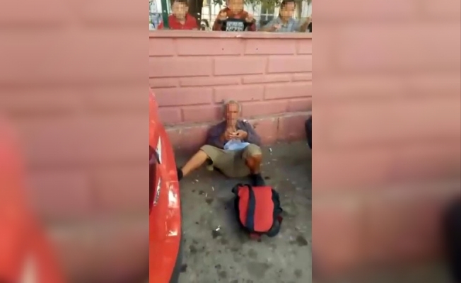 Öğrencilerinin gözü önünde mide bulandıran olay!
