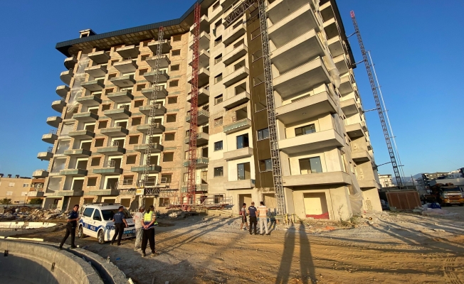 İnşaattan düşen işçi hayatını kaybetti İnşaattan düşen işçi hayatını kaybetti
