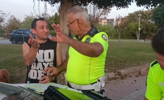 Kaliforniya'da yaşadığını söyledi: İşte polisi sinirlendiren o soru...