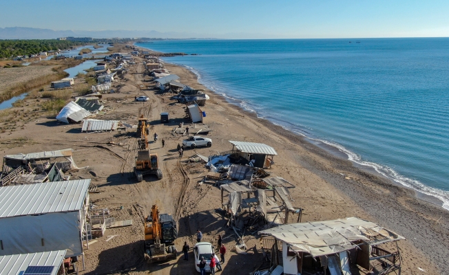 Antalya'da denize sıfır çardaklar tarihe karıştı, sahil halkın kullanımına açılacak