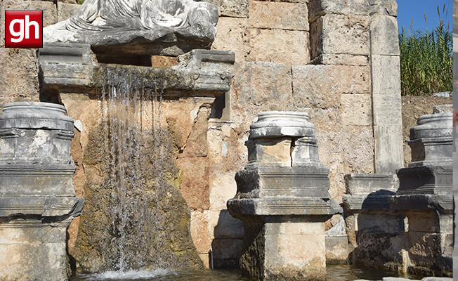 Perge Antik Kenti'ndeki çeşmeden 1800 yıl sonra su akmaya başladı