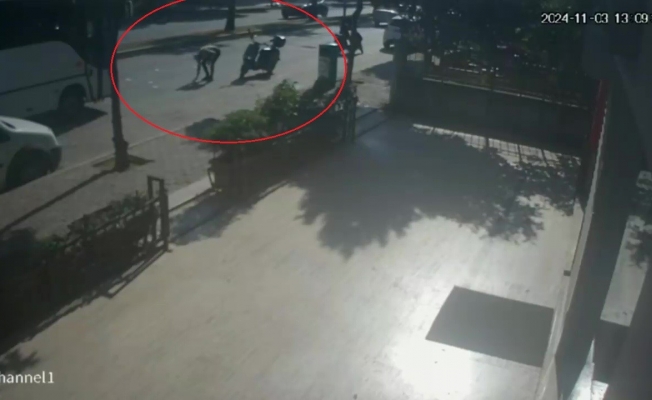 Yola düşürülen 10 bin lirayı toplayıp kayıplara karıştılar Yola düşürülen 10 bin lirayı toplayıp kayıplara karıştılar
