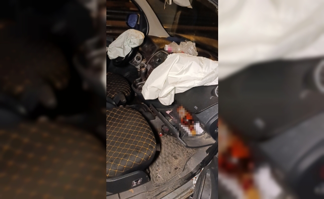 Kaza yapıp bırakıp gittiği araçtan içki şişesi çıktı Kaza yapıp bırakıp gittiği araçtan içki şişesi çıktı