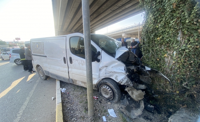 Aksu’da kaza: 1 Ağır Yaralı Aksu’da kaza: 1 Ağır Yaralı