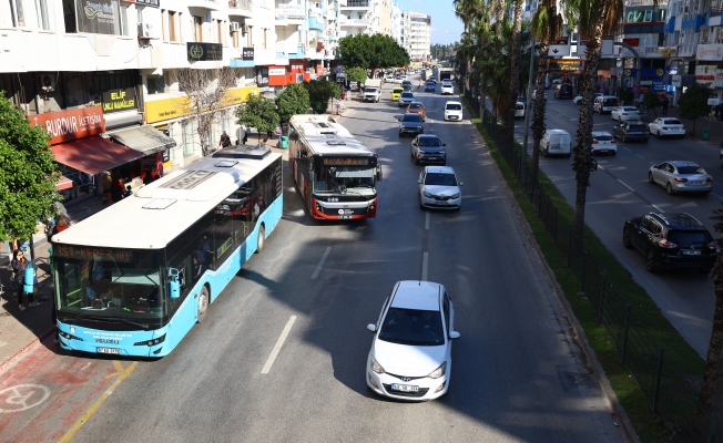 Antalya'da halk otobüsleri için şerit kararı UKOME’den geçti Antalya'da halk otobüsleri için şerit kararı UKOME’den geçti