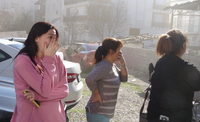 Antalya'da iş yeri deposunda yangın çıktı, çalışanlar gözyaşları içinde kaldı Antalya'da iş yeri deposunda yangın çıktı, çalışanlar gözyaşları içinde kaldı