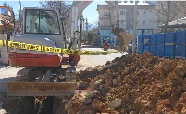 Antalya'da korkunç kaza, kepçe kovası işçiyi ezdi Antalya'da korkunç kaza, kepçe kovası işçiyi ezdi