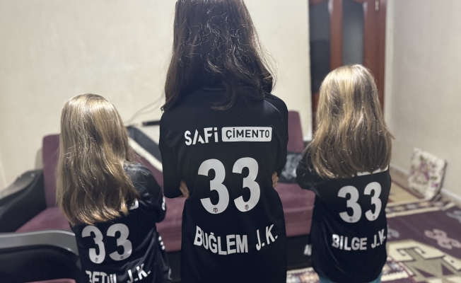 Beşiktaşlı baba takımına olan sevgisini kızlarının isimlerinde yaşatıyor Beşiktaşlı baba takımına olan sevgisini kızlarının isimlerinde yaşatıyor