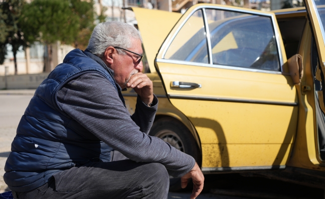 Sosyal medyadan tanışıp evlenen 62 yaşındaki adam, 4 aydır hayatını arabasının içinde geçiriyor
