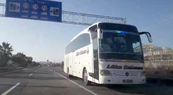 Yolu uzatmamak için ters yöne giren yolcu otobüsüne 9 bin TL ceza Yolu uzatmamak için ters yöne giren yolcu otobüsüne 9 bin TL ceza