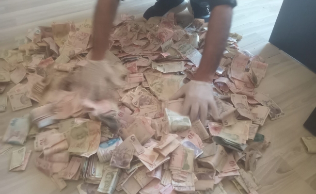 Dilencinin üzerinden çıktı! Dilencinin üzerinden çıktı!