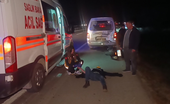 Kaza yapan araca yardım için durdu, arkadan motosiklet çarptı! Kaza yapan araca yardım için durdu, arkadan motosiklet çarptı!