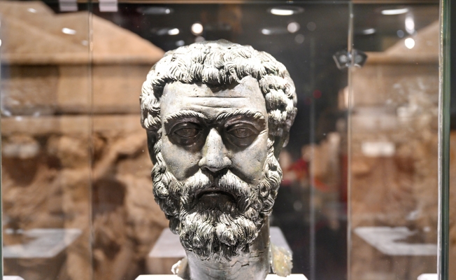 Septimius Severus'un heykel başı ve pişmiş toprak levhalar anavatanında