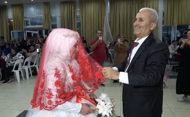  33 yıl sonra gelinlik ve damatlık giydiler