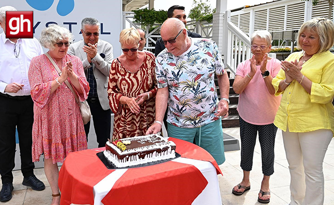 Alman turist çifte 30 yıllık sadakat plaketi Alman turist çifte 30 yıllık sadakat plaketi