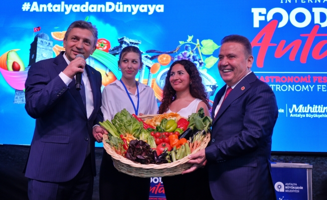 "Antalya'dan Dünyaya" lezzet yolculuğu başladı "Antalya'dan Dünyaya" lezzet yolculuğu başladı