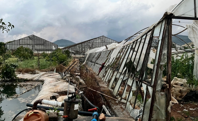 Gazipaşa'da hortum seraları vurdu, çatıları uçurdu