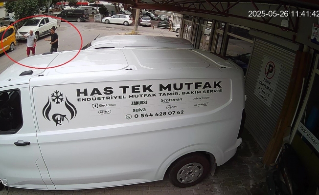 Kapkaça uğrayan Alman turist, Manavgat sokaklarında hırsız kovaladı Kapkaça uğrayan Alman turist, Manavgat sokaklarında hırsız kovaladı