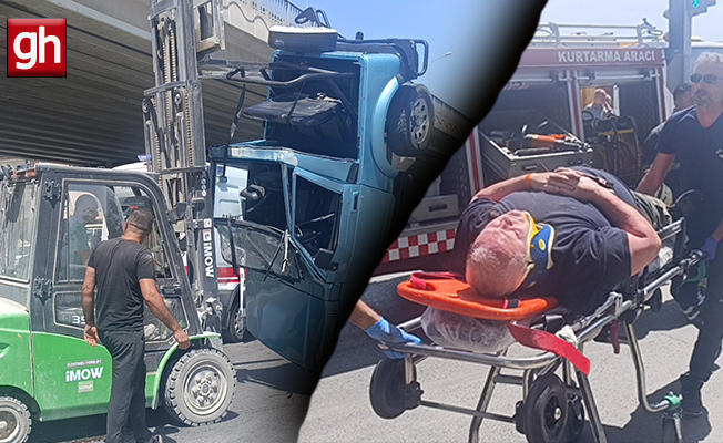  Turistler devrilen araçtan forklift yardımıyla çıkarıldı