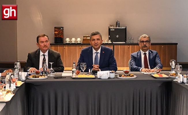 Vali Şahin: "Turizm faaliyetleri yangına dayanıklı şartlarda sağlanacak" Vali Şahin: "Turizm faaliyetleri yangına dayanıklı şartlarda sağlanacak"