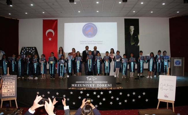 Akdeniz Çocuk Üniversitesi’nde mezuniyet coşkusu Akdeniz Çocuk Üniversitesi’nde mezuniyet coşkusu
