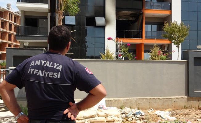 Aksu’da ev yangınında 1 kişi yaralandı Aksu’da ev yangınında 1 kişi yaralandı