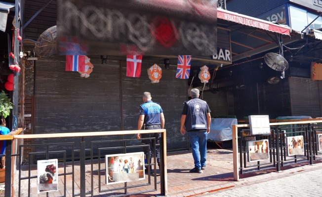 Alanya'da adaba aykırı eylem gerçekleştirilen bar mühürlendi Alanya'da adaba aykırı eylem gerçekleştirilen bar mühürlendi