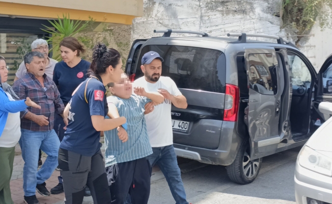 Ambulansa binmemek için çırpındı, sebebi iğne korkusu çıktı!
