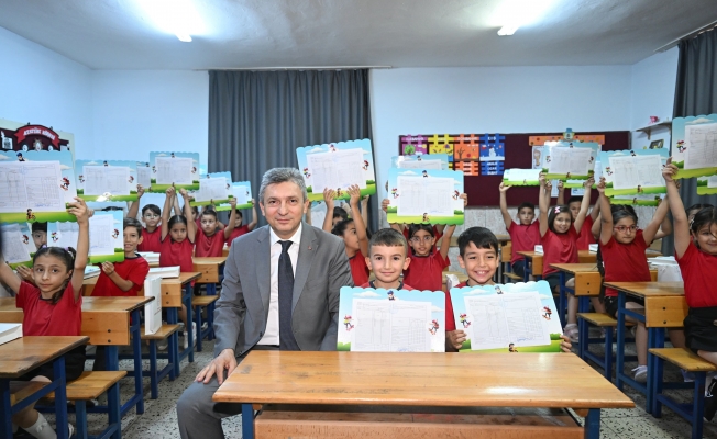 Antalya'da 485 bin 783 öğrenci karne heyecanı yaşadı Antalya'da 485 bin 783 öğrenci karne heyecanı yaşadı