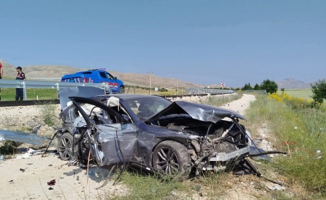 Antalya-Denizli karayolunda feci kaza! Antalya-Denizli karayolunda feci kaza!