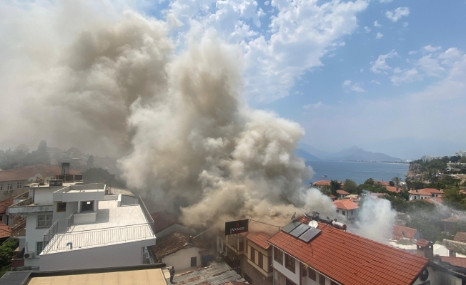 Antalya Kaleiçi'ndeki yangın Antalya Kaleiçi'ndeki yangın