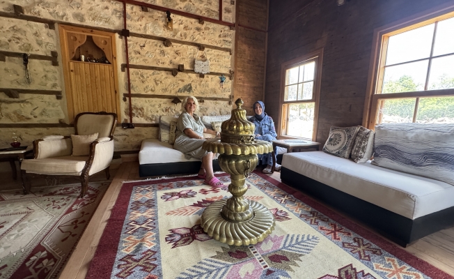 Atalarından kalan tarihi 'düğmeli evi' restore edip turizme kazandırdı