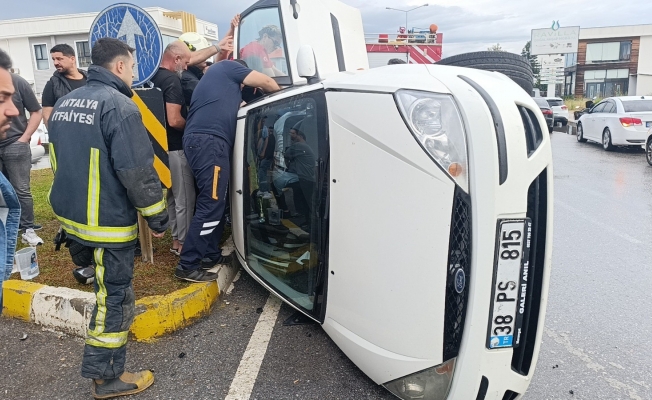  Kavşakta çarpıştığı otomobilin devrilmesine sebep oldu, sürücü 1.18 promil alkollü çıktı
