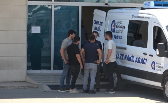 Ağabeyi tarafından 14 bıçak darbesi ile öldürülen genç kızın cenazesi teslim alındı Ağabeyi tarafından 14 bıçak darbesi ile öldürülen genç kızın cenazesi teslim alındı
