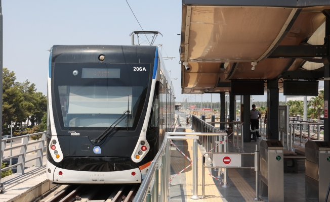 Antalya Havalimanı'nda yeni tramvay durağı hizmete girdi