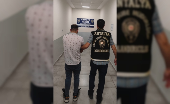 Antalya’da kendisini istihbarat görevlisi olarak tanıtan şahıs dolandırıcılıktan tutuklandı Antalya’da kendisini istihbarat görevlisi olarak tanıtan şahıs dolandırıcılıktan tutuklandı