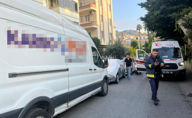 Kargo minibüsünde uyuyakaldı ekipleri alarma geçirdi!