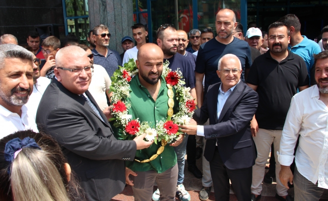 Kırkpınar Başpehlivanı Orhan Okulu baba ocağında coşku ile karşılandı