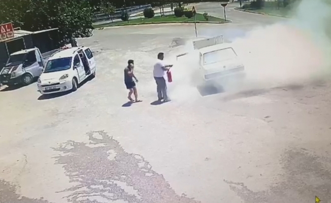 Marketten çıkıp Tofaş aracına bindi, 10 metre sonra dumana boğuldu Marketten çıkıp Tofaş aracına bindi, 10 metre sonra dumana boğuldu