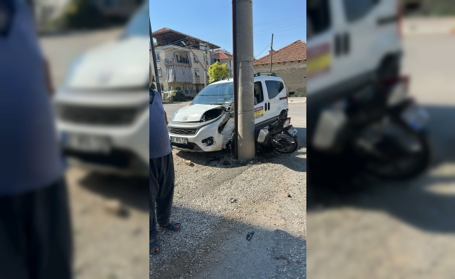 Otomobille çarpışan motosiklet sürücüsü hayatını kaybetti