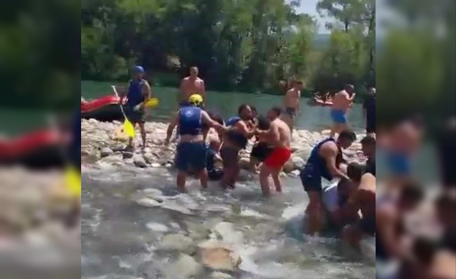Rafting merkezinde can yeleği giyme tartışması kürekli kavgaya dönüştü Rafting merkezinde can yeleği giyme tartışması kürekli kavgaya dönüştü