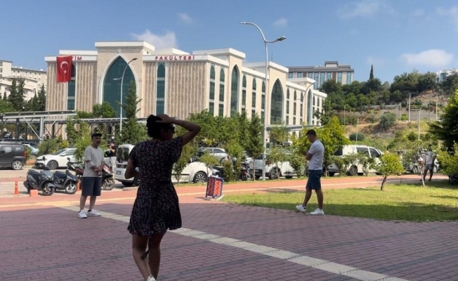  Sınavı dakikalarla kaçırdılar, tabelayı göremedikleri söylenince içeri alındılar