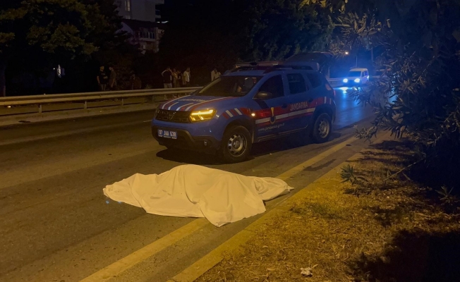 Yaya geçidinden geçerken otomobilin çaptığı kadın hayatını kaybetti!