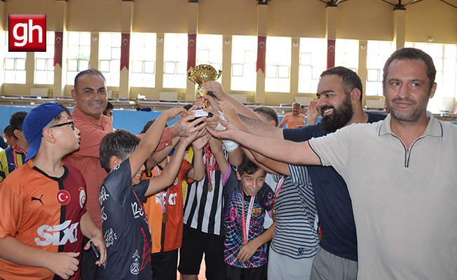 Aksu’da Yaz Kur’an Kursları Futbol Turnuvası sona erdi