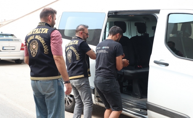 Antalya'da aranan 125 şahıs eş zamanlı operasyonla yakalandı Antalya'da aranan 125 şahıs eş zamanlı operasyonla yakalandı