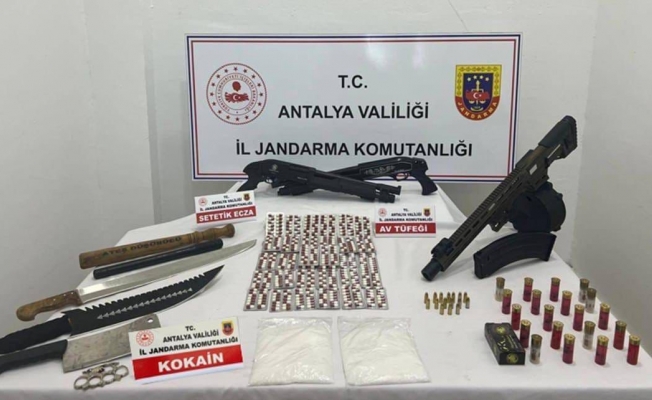 Antalya'da jandarmadan uyuşturucu ve silah operasyonu Antalya'da jandarmadan uyuşturucu ve silah operasyonu