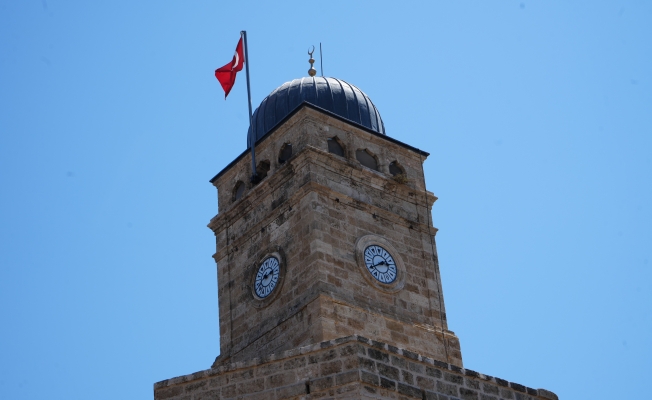 Antalya'nın simgesi Saat Kulesi'nin saati aylardır doğru zamanı göstermiyor