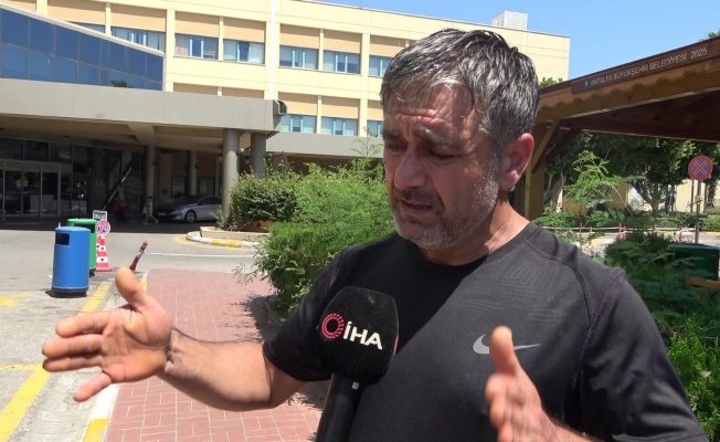 Araç içinde sıkışan kızı ve oğlunu görünce çırpınışlarıyla gündem olmuştu, o anları anlattı Araç içinde sıkışan kızı ve oğlunu görünce çırpınışlarıyla gündem olmuştu, o anları anlattı